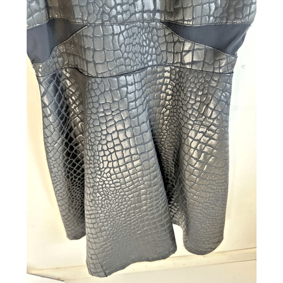 ASTR Fit & Flare Dress Black Mesh Shake Skin Textured Sleeveless womans Medium - Picture 4 of 15